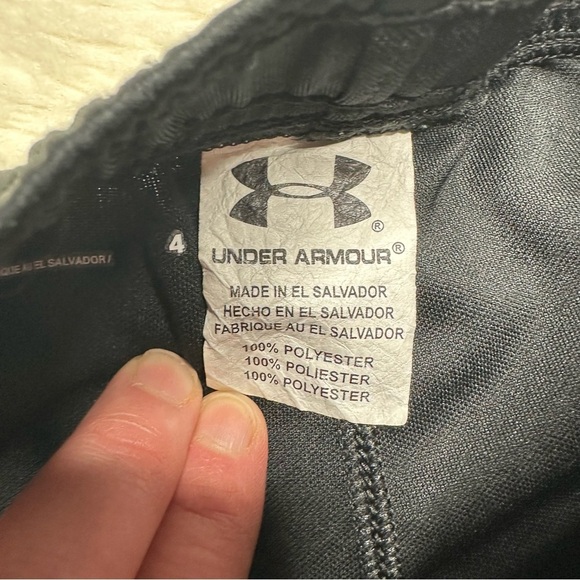 Under Armour Shorts Black & White Size 4 - Picture 5 of 16